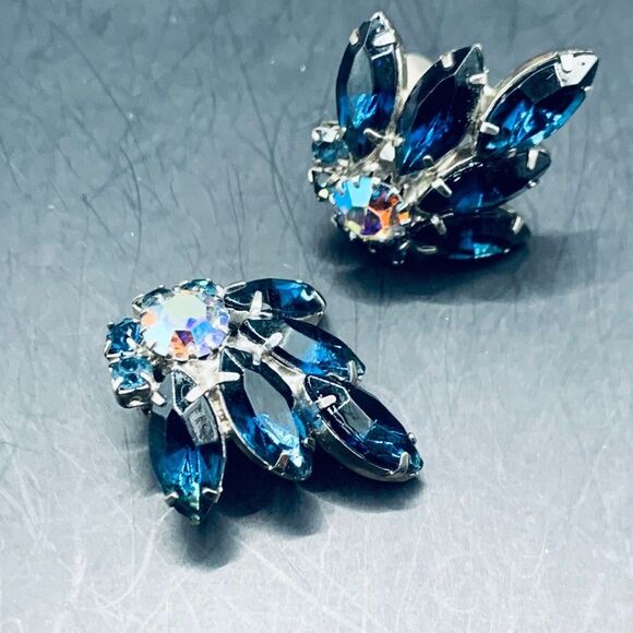Vintage Earrings 1950s Blue Aurora Borealis Silver Tone Large Cluster Clip on - Picture 2 of 11